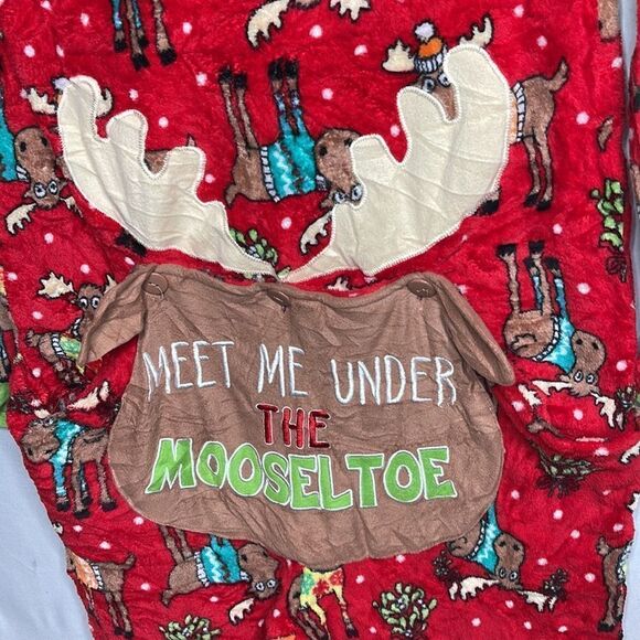 Moose Holiday Flap Back PJ’s “Meet Me Under The Mooseltoe Onesie Pajamas. Sz M. - Picture 8 of 10